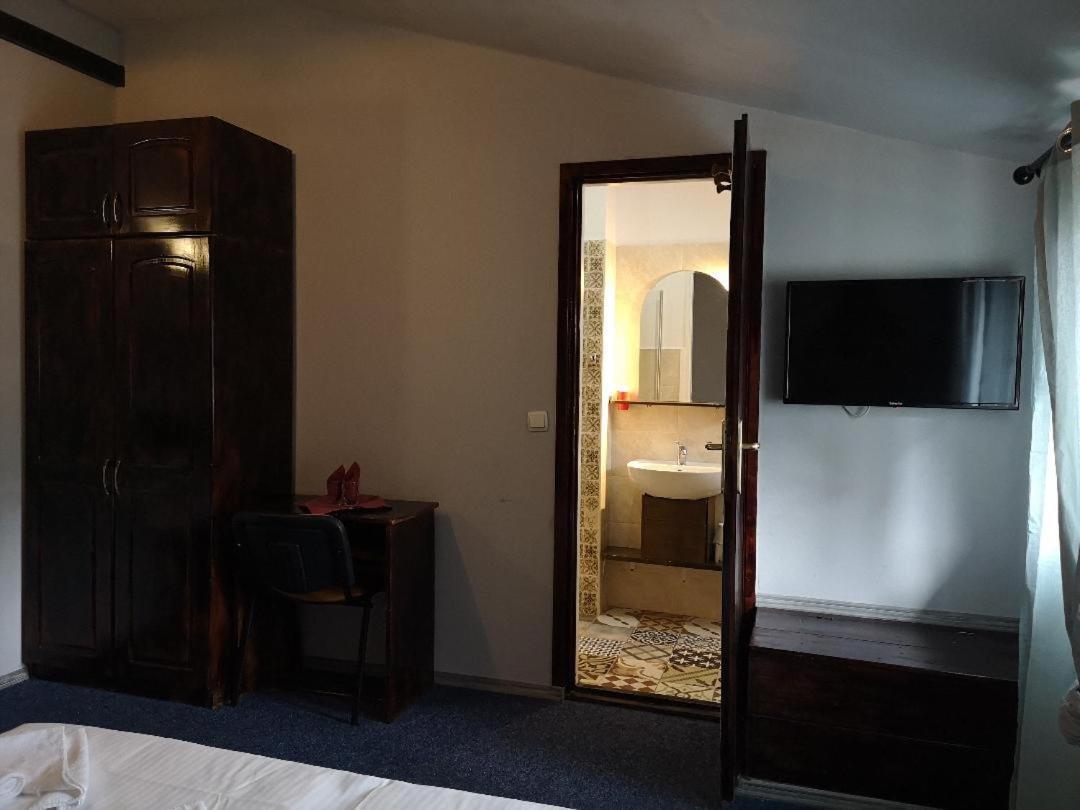 Pension Flamingo Braşov Buitenkant foto